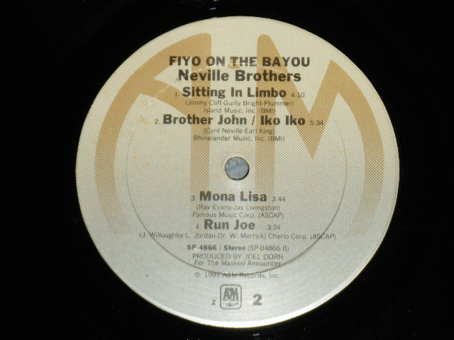 画像: NEVILLE BROTHERS - FIYO ON THE BAYOU ( Ex+/MINT- ) / 1981 US AMERICA ORIGINAL Used LP