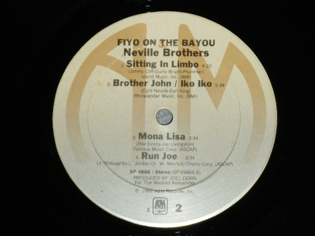 画像: NEVILLE BROTHERS - FIYO ON THE BAYOU ( Ex+/MINT- ) / 1981 US AMERICA ORIGINAL Used LP