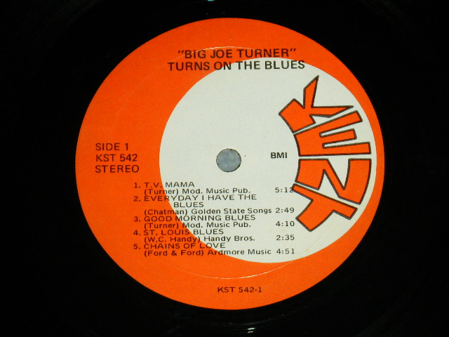 画像: BIG JOE TURNER - TURNS ON THE BLUES  ( Ex+/Ex+++  / 1960's  US AMERICA ORIGINAL "RED & WHITE" Label Used  LP 