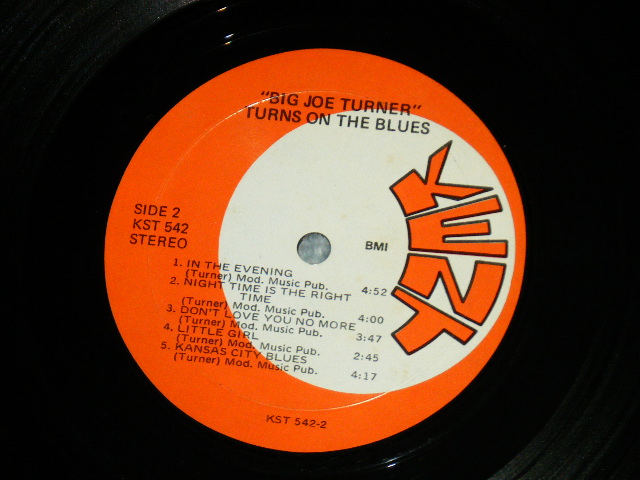 画像: BIG JOE TURNER - TURNS ON THE BLUES  ( Ex+/Ex+++  / 1960's  US AMERICA ORIGINAL "RED & WHITE" Label Used  LP 