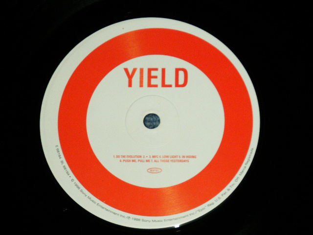 画像: PEARL JAM - YIELD (1st Press DIE CUT cover) ( eX++/mint- )  / 1998 US america ORIGINAL uSED LP