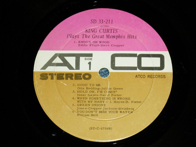 画像: KING CURTIS -  PLAYS THE GREAT MEMPHIS HITS  ( Matrix #  A) ST-C-67989-1S     B) ST-C-67990-1S )  ( Ex+/Ex+ : EDSP )  / 1967 US AMERICA ORIGINAL 1st Press "PLUM & BROWN" "NO CREDIT AT BOTTOM"  Label USED LP 