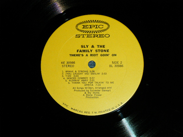 画像: SLY & THE FAMILY STONE - THERE'S A RIOT GOIN' ON ( Ex/Ex+++ Looks:MINT- : EDSP ) / 1971 US AMERICA ORIGINAL Used LP 