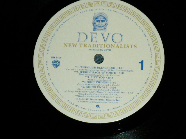 画像: DEVO - NEW TRADITIONALISTS :  With POSTER ( MINT-/MINT-)   / 1981 US AMERICA  ORIGINAL "With TITLE SEAL" Used  LP With POSTER 