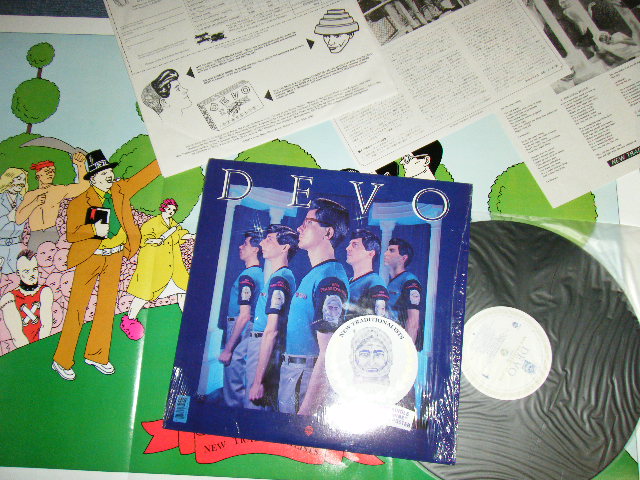 画像1: DEVO - NEW TRADITIONALISTS :  With POSTER ( MINT-/MINT-)   / 1981 US AMERICA  ORIGINAL "With TITLE SEAL" Used  LP With POSTER 