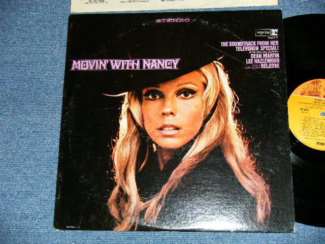 画像1: NANCY SINATRA - MOVIN' WITH NANCY ( Ex+/Ex+++,Ex+ : EDSP ) / 1967 US AMERICA 2nd Press 1968 Version "2 COLOR Label" STEREO Used LP 
