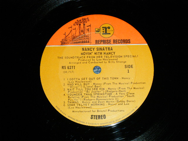 画像: NANCY SINATRA - MOVIN' WITH NANCY (Ex+/Ex+++ A-5,6:Ex++)  / 1967 Version US AMERICA 2nd Press 1968 Version "2-Color Label" STEREO Used LP 