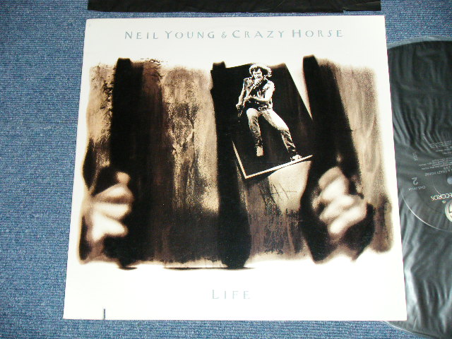 画像1: NEIL YOUNG  & CRAZY HORSE- LIFE ( Ex++/MINT- Cut Out )  / 1987 US AMERICA ORIGINAL Used LP