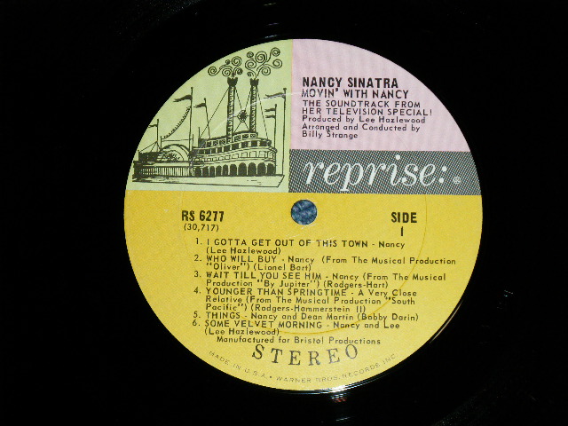 画像: NANCY SINATRA - MOVIN' WITH NANCY ( Ex+/Ex+++ A-1,2,B-2,3 : Ex) / 1967 US AMERICA 1st Press "MULTI-COLOR Label" STEREO Used LP 