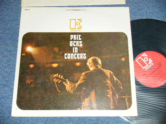 画像1: PHIL OCHS - IN CONCERT   ( Ex+++/Ex+++   B-2,3:Ex : STOL,EDSP )   / 1966 US AMERICA  ORIGINAL "RED Label with STYLIZED 'E' Logo"  STEREO Used LP 