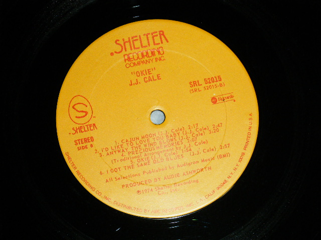 画像: J.J. CALE  J.J.CALE  - OKIE OKIE ( Matrix #    A) SRL-52015-A (1)   B) SRL-52015-B (1) ) ( Ex+++/MINT=)   / 1977 Version  US AMERICA REISSUE  "TEXTURED Cover" "ORANGE Label"  Used LP