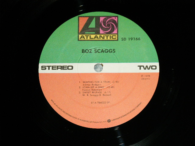 画像: BOZ SCAGGS - BOZ SCAGGS with DUANE ALLMAN ( Matrix #  A) ST-A-784021-A  O-ASM1-1 PR    B) ST-A-784022-A  SP PR  ) ( MINT-/MINT-  )  / 1977 Version US AMERICA REISSUE "RED & GREEN Label" 1st Version Small "75 ROCKFELLER Label"  "GATEFOLD Cover"  "GLOSSY  COVER"  Used LP