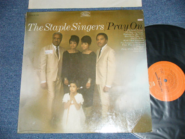 画像1: The STAPLE SINGERS - PRAY ON  (MINT-/MINT-)  / 1972? US AMERICA 2nd Press "ORANGE Label"  Used LP 