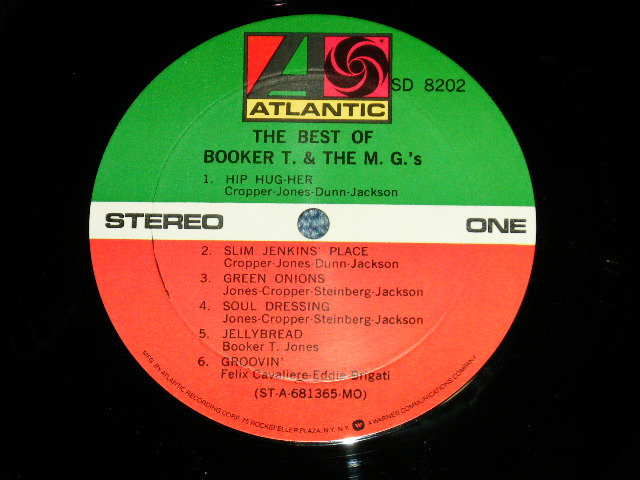 画像:   BOOKER T.& THE MG'S - THE BEST OF  ( Matrix # A)  STA 681365-AA LW △12421    B) STA 681366-B-REPL △20218-X(1)) ( Ex++/Ex+++, A-1:Ex++  :EDSP ) / 1975 Version  US AMERICA  "RED & GREEN with small 75 Rockfeller Address Label"  Used LP 