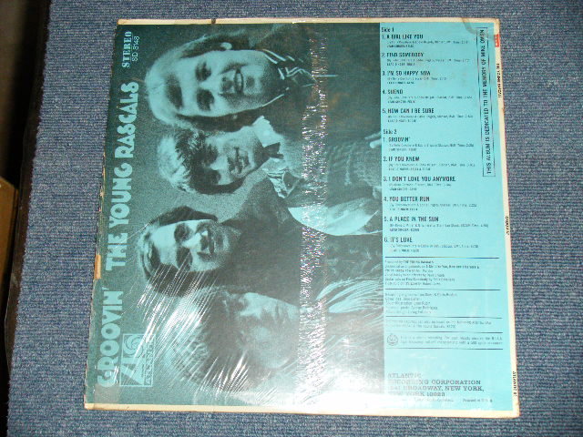 画像: YOUNG RASCALS - GROOVIN'  ( Matrix # STA-671071-F / STA 671072-F ) ( Ex+++/Ex++ Looks:Ex+ : Cut out)  / 1967 US AMERICA ORIGINAL "GREEN & BLUE Label" STEREO Used LP