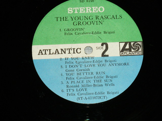 画像: YOUNG RASCALS - GROOVIN'  ( Matrix # STA-671071-F / STA 671072-F ) ( Ex+++/Ex++ Looks:Ex+ : Cut out)  / 1967 US AMERICA ORIGINAL "GREEN & BLUE Label" STEREO Used LP