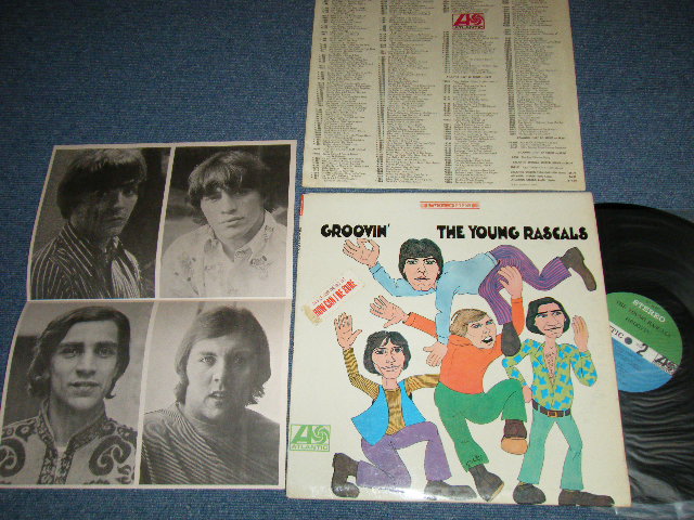 画像: YOUNG RASCALS - GROOVIN' : With Pin Up Poster ( Matrix # STA-671071-F / STA 671072-F ) (Ex++/Ex+++ B-1,2,3:Ex)  / 1967 US AMERICA ORIGINAL "GREEN & BLUE Label" STEREO Used LP