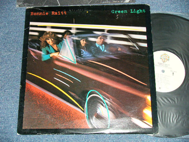 画像1: BONNIE RAITT - GREEN LIGHT (MATRIX # A) ) BS-1-3680 LW2 CJ TML-M  /B) BS-2-3630 LW2 TML-M ) (Ex/Ex+++ A-5:Ex)  / 1982 US AMERICA ORIGINAL  Used LP 