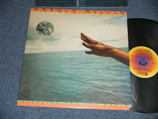 画像1: HAROLD MELVIN & The BLUE NOTES - REACHING FIOR THE WORLD  (Ex++/Ex+++ Cut Out) / 1976 US AMERICA ORIGINAL  Used  LP   