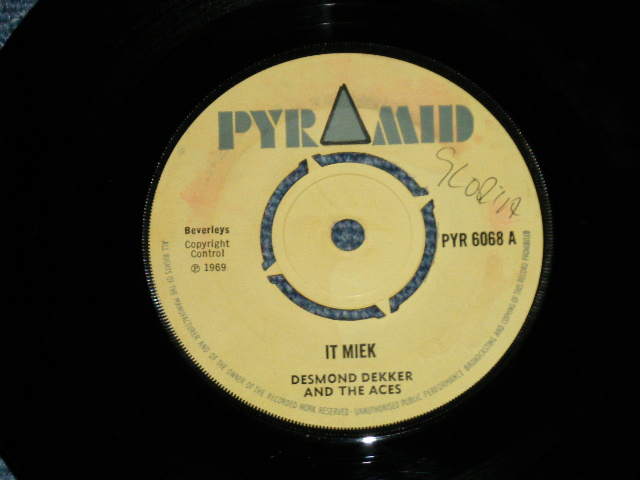 画像1: DESMOND DEKKER AND THE ACES - IT MIEK : PROBLEMS  (Ex++/Ex++ WOL) / 1969 UK ENGLAND  ORIGINAL Used 7"45 Single 