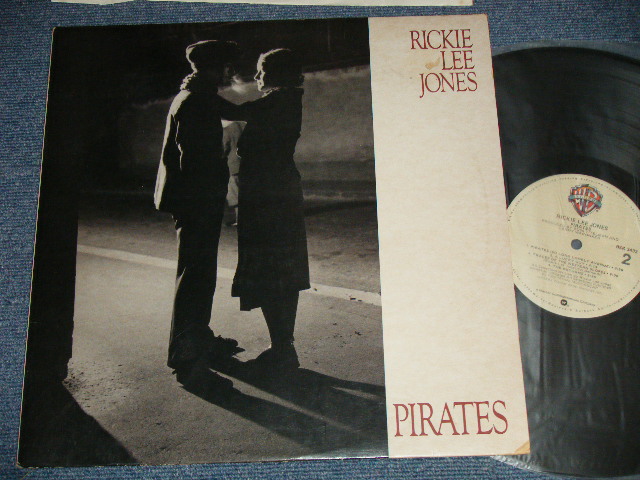 画像1: RICKIE LEE JONES - PIRATES ( Matrix # A) BSK-1-3432 S2  ANDREA DORIA 1 △737  B-1588 S2 CARJ     B)   BSK-2-3432 S2  ANDREA DORIA 1 SLM △737-X B-15882-S2 CARJ ) ( Ex++/Ex+++ Press Miss) / 1981  US AMERICA ORIGINAL Used  LP