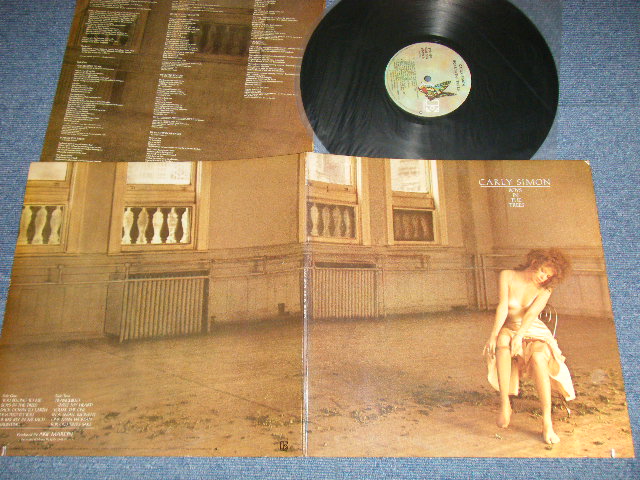 画像1: CARLY SIMON -  BOYS IN THE TREES ( Matrix #  A) 6E-128  A-1 PRC W-RG at GP    B) 6E-128  B-2  PRC-RE at GP) (Ex+++/MINT- Cut out)/ 1978 US AMERICA ORIGINAL "BUTTERFLY Label" Used  LP