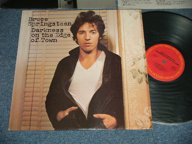 画像1: BRUCE SPRINGSTEEN - DARKNESS ON THE EDGE OF TOWN ( Matrix # A) PAL-35318-1A TML-M     B) PBL-35318 -2C TML-M)  (MINT-/MINT-) / 1978 US AMERICA "2nd Press LARGE PRINTED TITLE Back Cover and HARD INNER SLEEVE" Used LP 