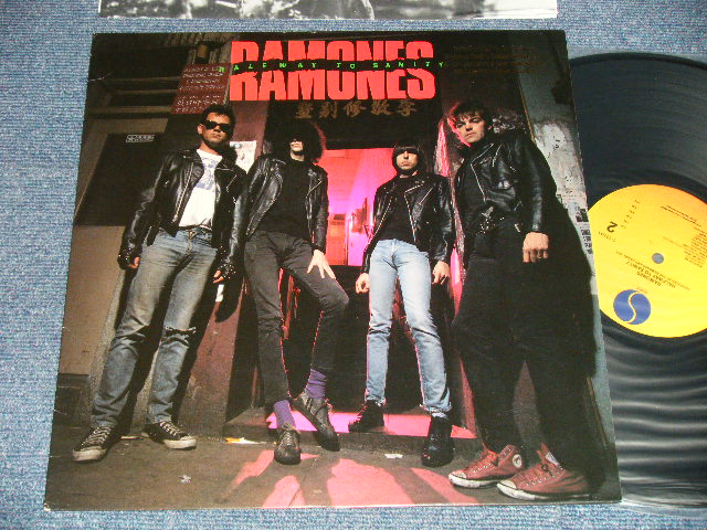 画像1: RAMONES  -  HALFWAY TO SANITY(MINT-/MINT- ) / 1987 US ORIGINAL "PROMO Stamp" Used LP 
