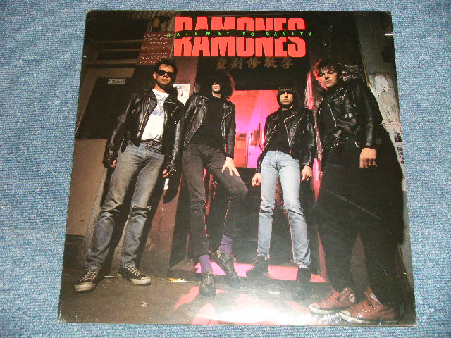 画像1: RAMONES  -  HALFWAY TO SANITY(SEALED Cutout ) / 1987 US AMERICA ORIGINAL "BRAND NEW SEALED"  LP 