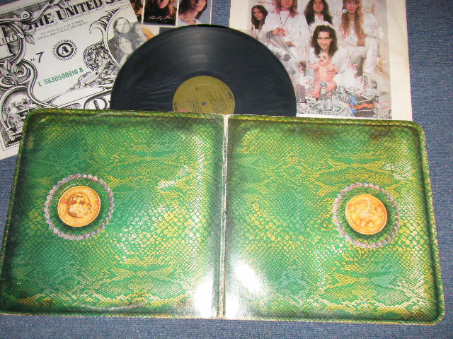 画像1: ALICE COOPER - BILLION DOLLAR BABIES : Complete INNER+MONEY+CARDS (Matrix # A) BS-2685 T 40396-1F   B) BS-2685   40397-1E  T1) (Ex++/Ex+++) /1973 US AMERICA ORIGINAL 1st Press "GREEN with WB Label" Used LP 