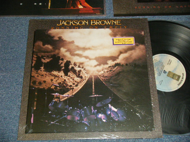 画像1: JACKSON BROWNE - RUNNING ON EMPTY "With BOOKLET & Custom Inner"  (Matrix # A) 6E 113 A-8 RE PRCW  B) 6E 113 B-2 PRCW ) "PRC-W" (MINT-/MINT- B-3:Ex++) /1977 US AMERICA ORIGINAL Used LP 