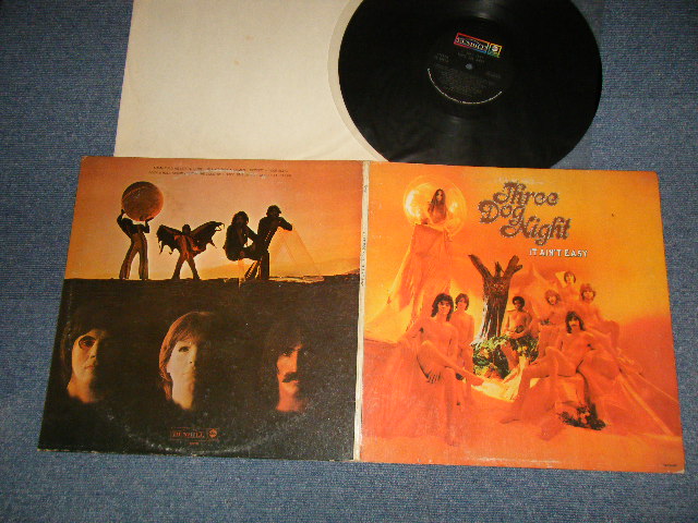 画像1: THREE DOG NIGHT - IT AIN'T EASY "ORIGINAL COVER With BAND MEMBERS in the NUDE!"(MEx+/Ex+++) / 1970 US AMERICA ORIGINAL "WITH DRAW Jacket" Used LP 