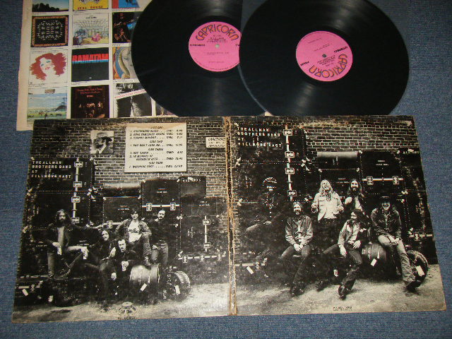 画像1: THE ALLMAN BROTHERS BAND - AT FILLMORE EAST (Matrix #A)ST-CAP-712223 DD V REPL  MR AT /GP△16780 (4)   B)ST-CAP-712225-FF  REPL MR △16781 (15 AT/GP  C)ST-CAP-712226-EE-REPL AT/GP P MR △16781-X (6)  D)ST-CAP-712224 DD V REPL AT/GP △16780 -x (5)   "MO/MONARCH Press in L.A. in CA"   (VG+++/VG+++) / 1971 US AMERICA ORIGINAL 1st Press "PINK Label" "MO" at BOTTOM Label Used  2-LP's 