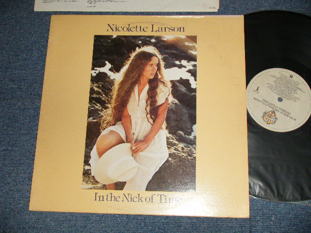 画像1: NICOLETTE LARSON - IN THE NICK OF TIME (Ex+/Ex+++) / 1979 US AMERICA ORIGINAL 1st Press "LIGHT BROWN Label" Used LP