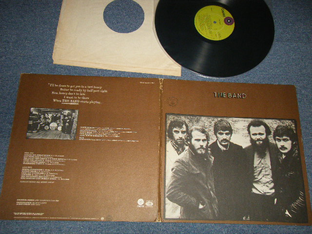 画像1: THE BAND -  THE BAND (Matrix #A)STAO1-132- F8 ─◁ B)STAO2-132 F9  ─◁) "CAPITOL Record Pressing Plant Press in WINCHESTER in VIRGININA"(Ex++/Ex+++ Looks:Ex++ EDSP) /1969 US AMERICA "TEXTURED Cover" "LIME GREEN with Purple Color 'C' on TOP LABEL" "NONE/NO MEMBER Credit at Bottom Label" Used LP 