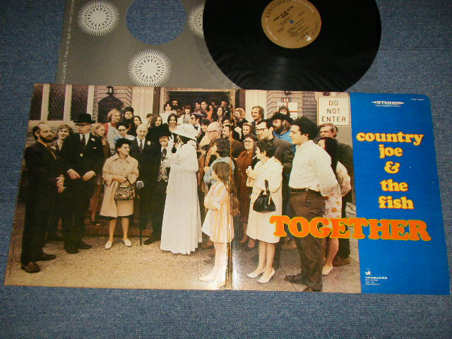 画像1: COUNTRY JOE And The FISH - TOGETHER (Ex++/Ex+++ Looks:MINT-)  / 1968 US AMERICA ORIGINAL 1st press "BRONZE with SILVER GRAY Print Label" Used LP