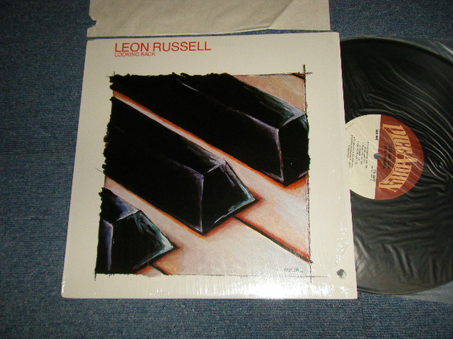 画像1: LEON RUSSELL - LOOKING BACK (MINT-/MINT- BB) / 1980 US AMERICA ORIGINAL Used LP 