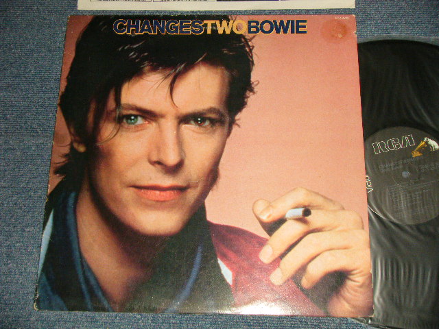 画像1: DAVID BOWIE - CHANGES TWO BOWIE (Ex/MINT- CutOut) / 1981 US AMERICA ORIGINAL "BLACK Label" Used LP 