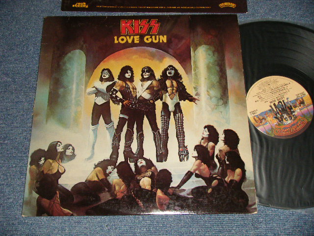 画像1: KISS - LOVE GUN ( Matrix #A)S1 NBLP-7057-AS-1D STERLING  B)S1 NBLP-7057-BS-1A STERLING) "SANTA MARIA " Press in CA"(Ex++/Ex++ Looks:Ex+) / 1977 US AMERICA ORIGINAL "1st Press Label" Used LP