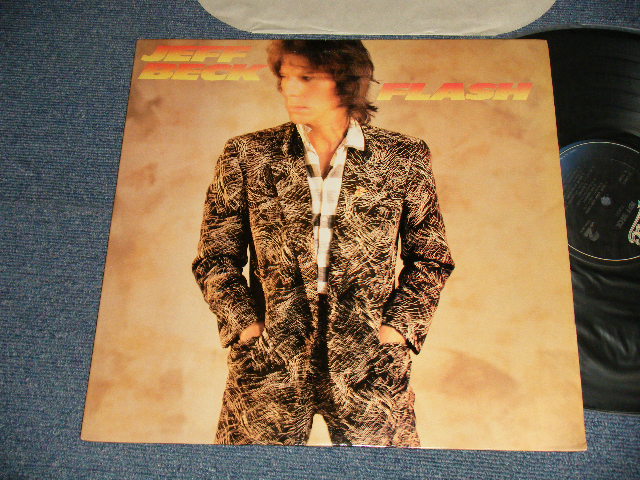 画像1: JEFF BECK - FLASH (Matrix #A)AL 39483-2D h G2 MASTERDISK B2 B)BL 39483-1C M G1 MASTERDISK C3) "CARROLLTON Press in GEROGIA" (MINT-/MINT-) / 1985 US AMERICA  ORIGINAL 1st Press "DARK BLUE Label" Used LP 
