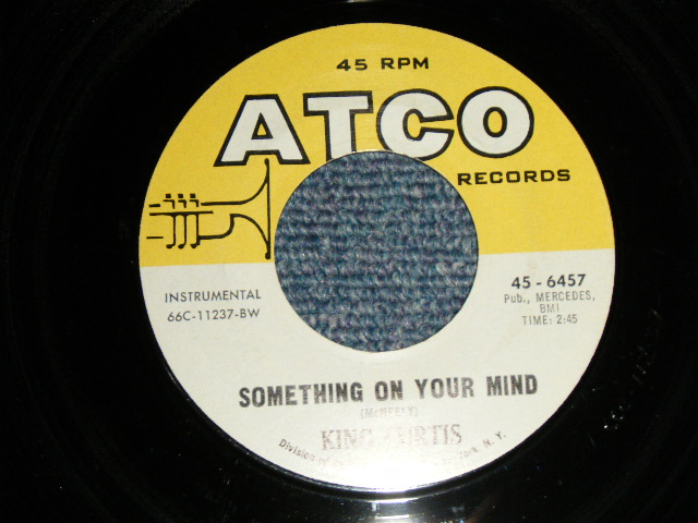 画像1: KING CURTIS - A)SOMETHING ON YOUR MIND   B)SOUL THEME (Ex+/Ex+) / 1966 US AMERICA ORIGINAL Used 7"45 Single 