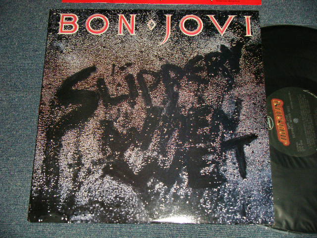 画像1: BON JOVI - SLIPPERY WHEN WET (With CUSTOM INNER) (MINT-/MINT-) / 1986 US AMERICA ORIGINAL Used LP