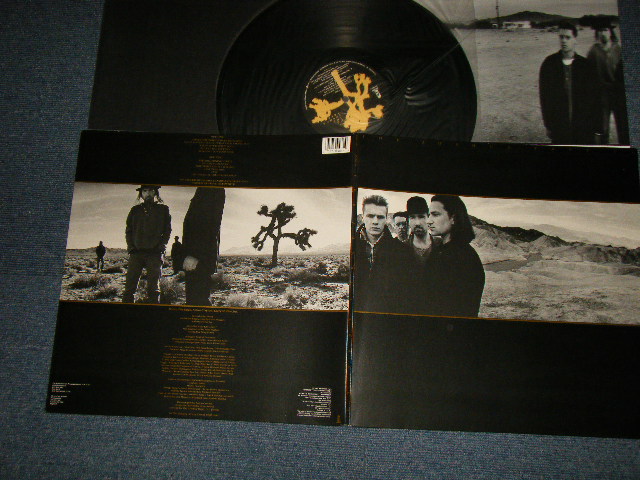 画像1: U2 - THE JOSHUA TREE (Ex+++/MINT-) /1987 US AMERICA ORIGINAL "With BLACK INNER & INSERTS"  Used LP 