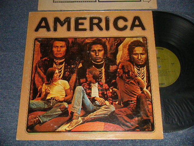 画像1: AMERICA - AMERICA (No Name Cover) (Matrix #A)T1 BS-2576 39997-1-1 BH B)T1 BS-2576 39998-1-2 BH) "TERRE HAUTE Press in INDIANA" (Ex++, VG++/Ex+ B-1:VG+) / 1971 US AMERICA ORIGINAL 1st Press "NO TITLE Listed on Back Cover" 1st Press "GREEN with 'WB' Label"1st Press "NO Title Credit Jacket"  Used LP