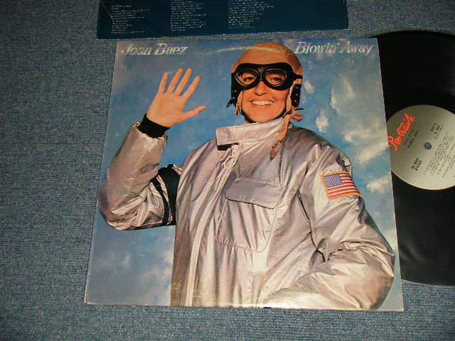 画像1: JOAN BAEZ - BLOWIN' AWAY (With CUSTOM INNER + INSERTS) (Ex+/MINT-) / 1977 US AMERICA ORIGINAL Used LP 