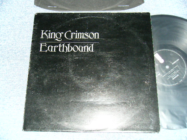 画像1: KING CRIMSON - EARTHBOUND (With BLACK INNER SLEEVE) (Matrix #A) HELP-6 A-1U 3 AD B) HELP-6 B-1U 1 AC) (Ex++/Ex+++ Looks:MINT-) / 1972 UK ENGLAND ORIGINAL 1st PRESS "BLACK with PINK 'i' LABEL" LP 