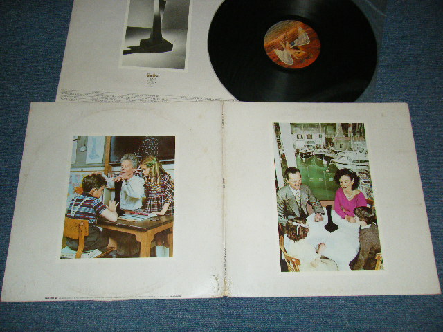 画像1: LED ZEPPELIN - PRESENCE(With CUSTOM INNER SLEEVE) (Matrix #A)ST-SS-763559-GG EX2 MR ▵20483(17) ATLANTIC STUDIO PR  B) ST-SS-763560-BB  RE MR AT ▵20483-x(10) PR) "MO / MONARCH Press in CA" (Ex/Ex+++ EDSP) / 1976 US AMERICA "EMBOSSED COVER" Used LP 