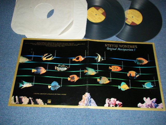 画像1: STEVIE WONDER -  ORIGINAL MUSIQUARIUM (EMBOSSED JACKET)  (Ex++/MINT-) / 1982 US AMERICA ORIGINAL Used 2-LP'S
