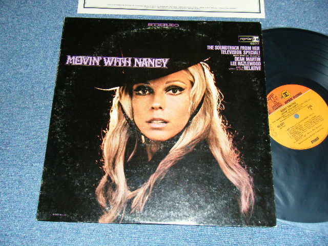 画像1: NANCY SINATRA - MOVIN' WITH NANCY (Ex/Ex+ Looks:VG+++, MINT-)  / 1968 Version US AMERICA 2nd Press "2-Color Label" STEREO Used LP 