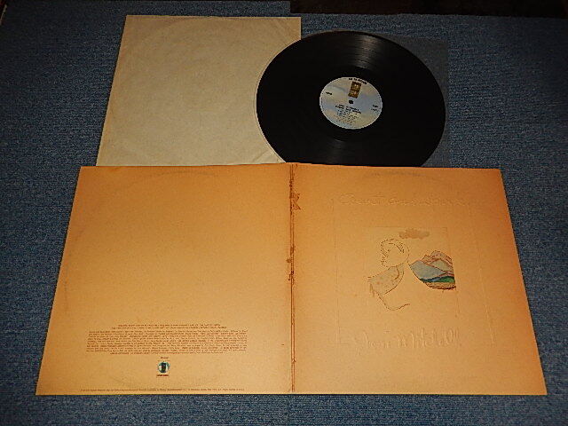 画像1: JONI MITCHELL - COURT AND SPARK (Matrix #A)7E-1001-A3 xxxxx(ERRASE) Ｓ２ B)7E 1001-B3  xxxxx(ERRASE) S 1) "SANTA MARIA Press in CA"(Ex+/Ex++ Looks:MINT-) / 1973 US AMERICA ORIGINAL 1st Press "TEXTURED & EMBOSSED Jacket" "1st Press Label" Used LP 